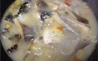 美味平菇草鱼汤的做法