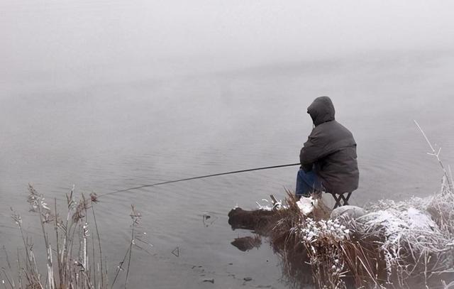 初冬野钓，这几种情况，钓浅比钓深的鱼口更多