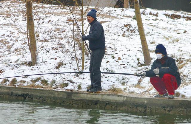 冬季钓鱼回归传统钓才是王道，别再只会傻傻的去台钓了