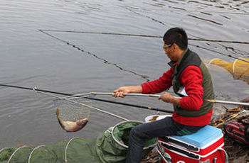 大型湖库水域钓大鱼的五个技巧