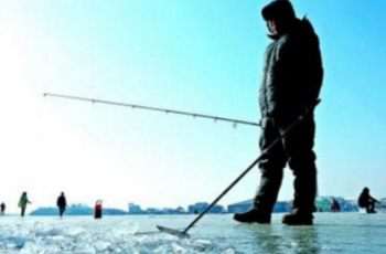 冬天筏钓怎么找鱼？怎么用筏竿串钩上鱼？